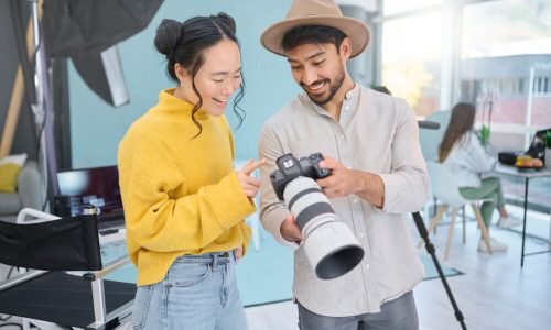 photographer-showing-model-photos-on-camera-screen-2026-01-09-11-09-36-utc_optimized_200